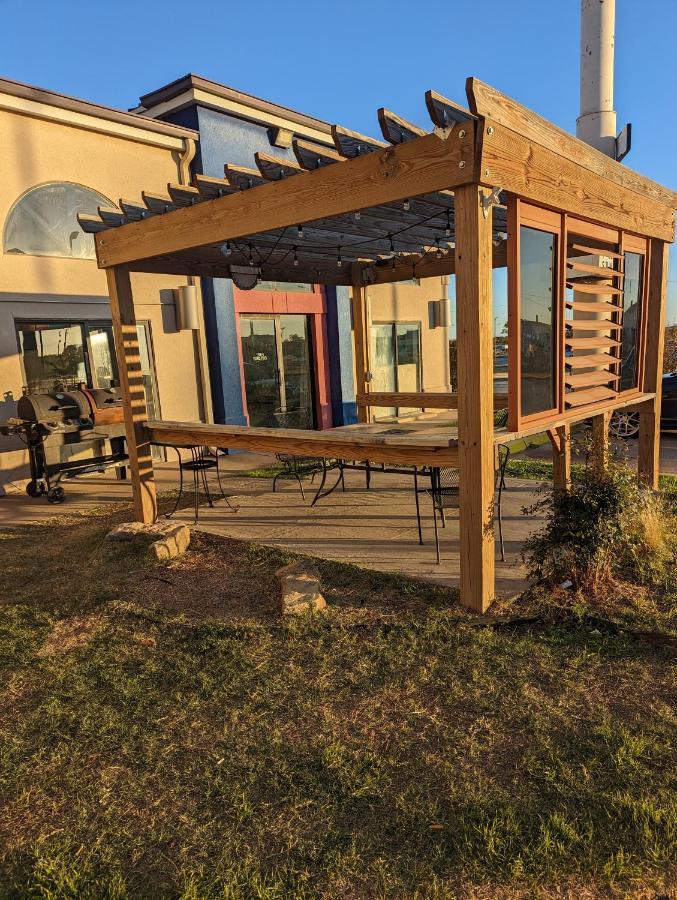 Executive Inn And Suites Wichita Falls Ngoại thất bức ảnh